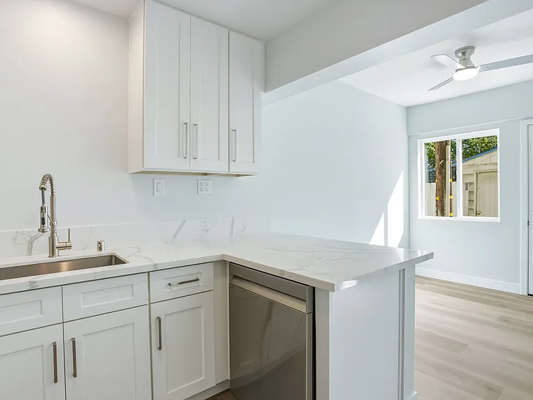 501 N. Ditmar — Photo 11