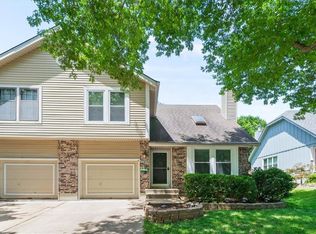 11808 Oakmont St, Overland Park, KS 66210