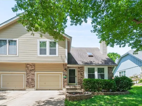 11808 Oakmont St, Overland Park, KS 66210