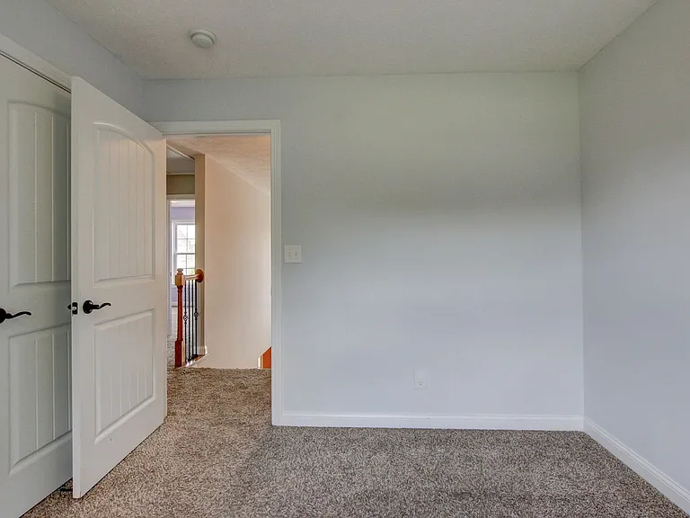716 Cavalier Dr — Photo 9