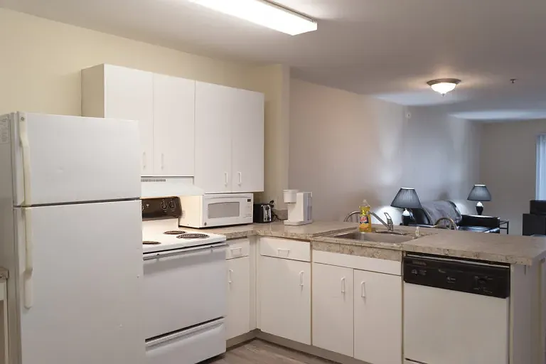 4 bed, $1,500 — Photo 2