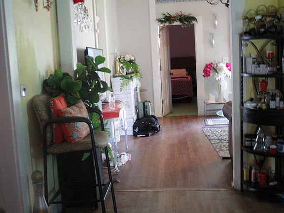 5th image of 909 W 29th St