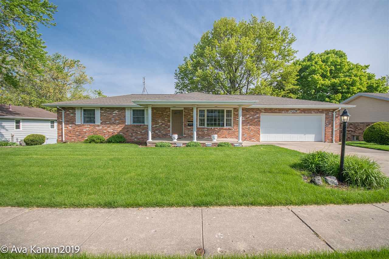 1009 Knollcrest Dr, Washington, IL 61571 | Zillow