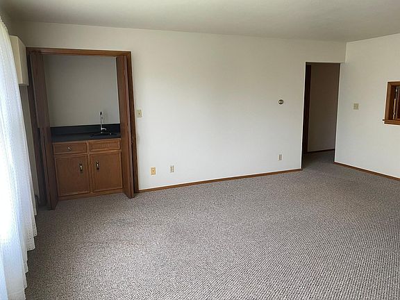 3rd image of 3202 Superior Ave #204