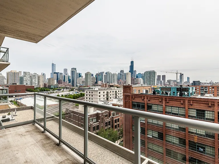 Mondial River West — Photo 19