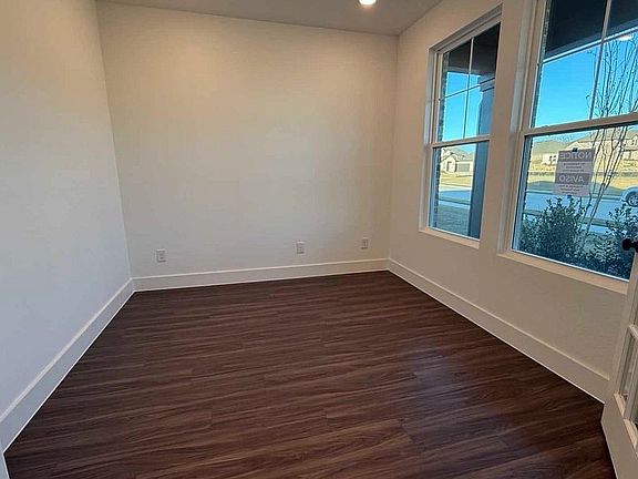 5th image of 2507 Daisy Ln