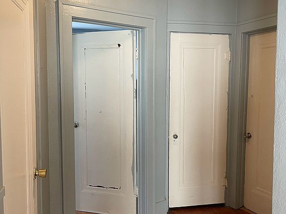 3rd image of 1045 Capital Ave NE