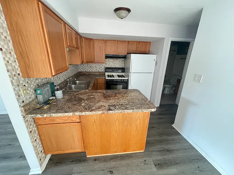 671 Jeffery Ave #2S — Photo 8