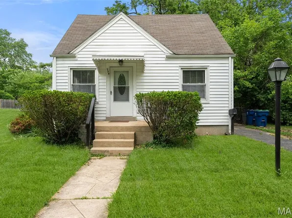 954 Sanders Dr, Saint Louis, MO 63126