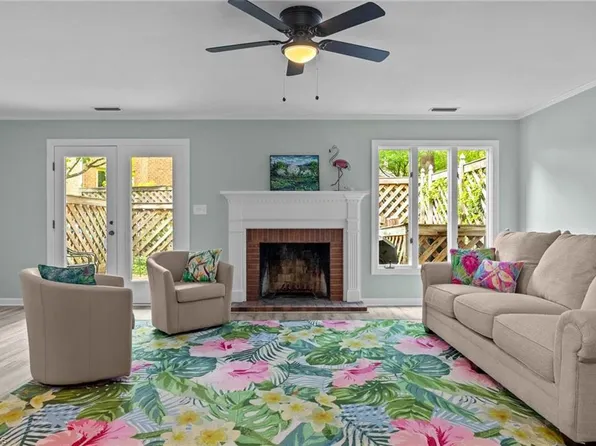 1104 Chipping Ct, Winston Salem, NC 27104