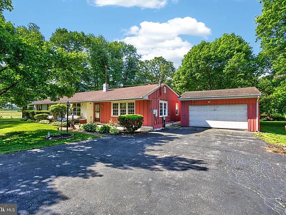 4th image of 352 Pughtown Rd