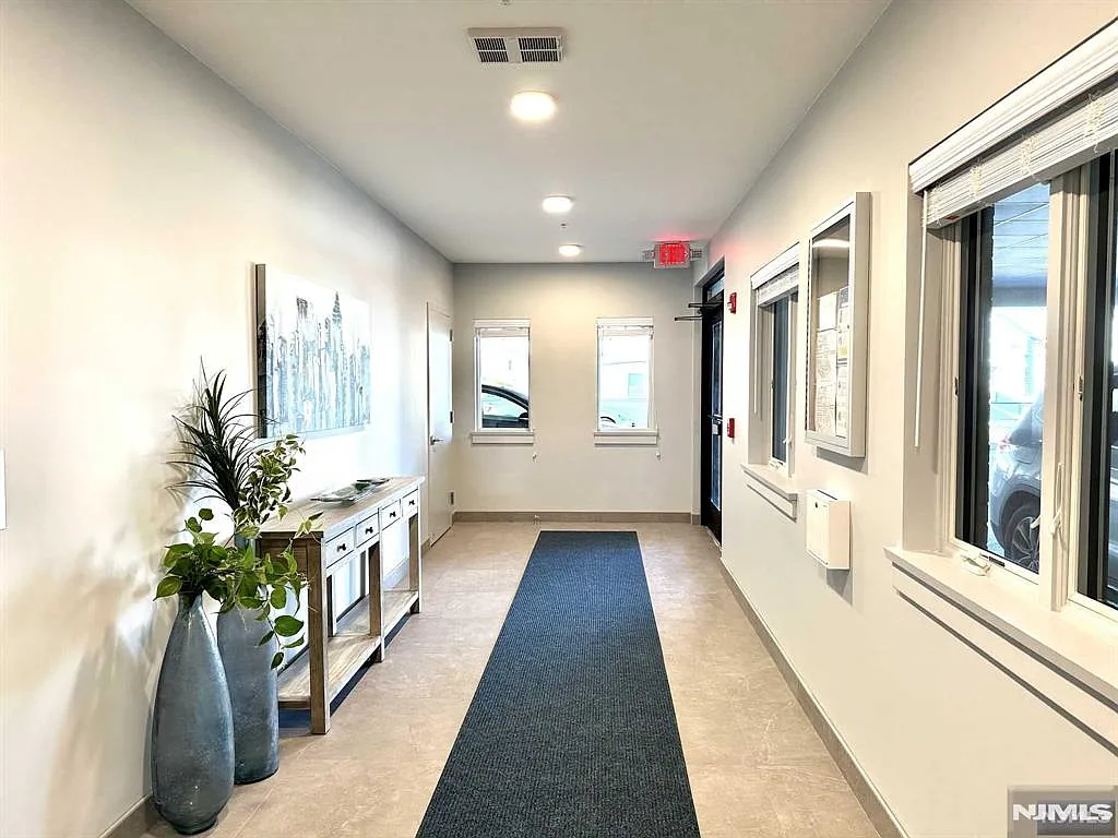 Building Photo - 205 Stuyvesant Ave #203