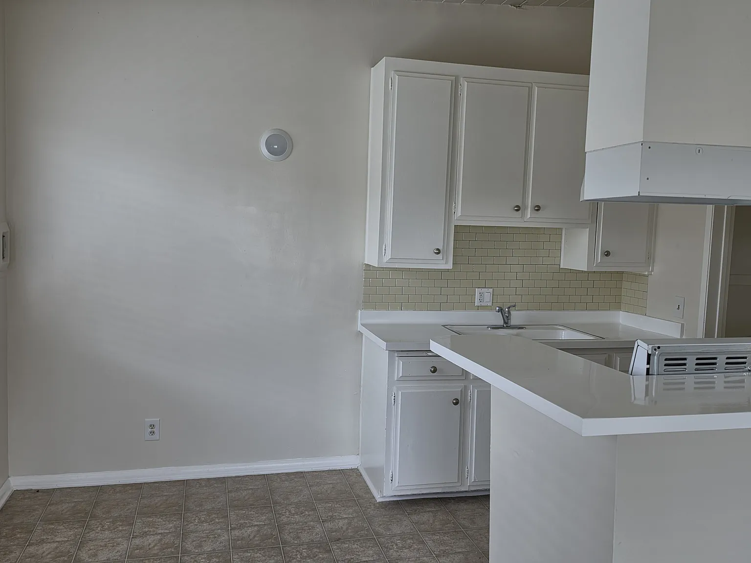 2 bed, 700 sqft, $2,350 — Photo 3