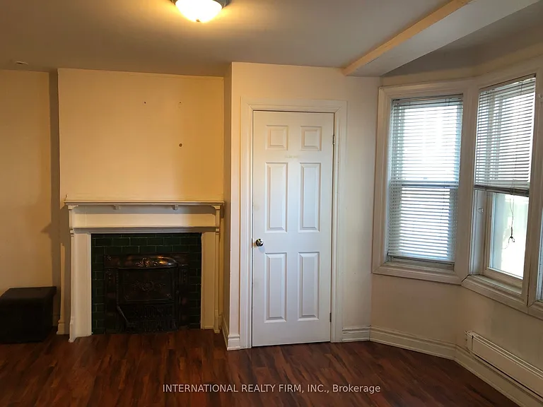 197 Dundas St E #2B — Photo 2
