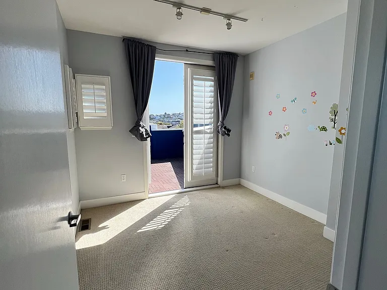 1070 Capp St #3 — Photo 13