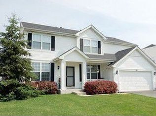 89 Saint Marys Ln, Lindenhurst, IL 60046