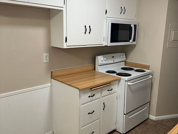 2nd image of 4723 Jackson St APT 33