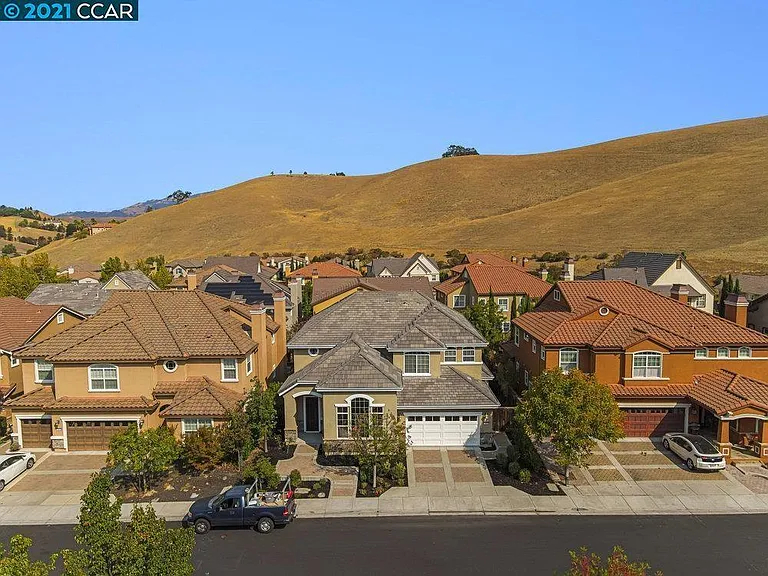 513 Wells Ct — Photo 35