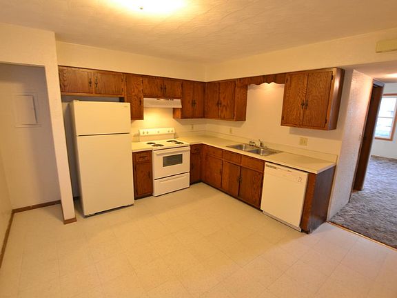 2nd image of 676 Meadowood Ln