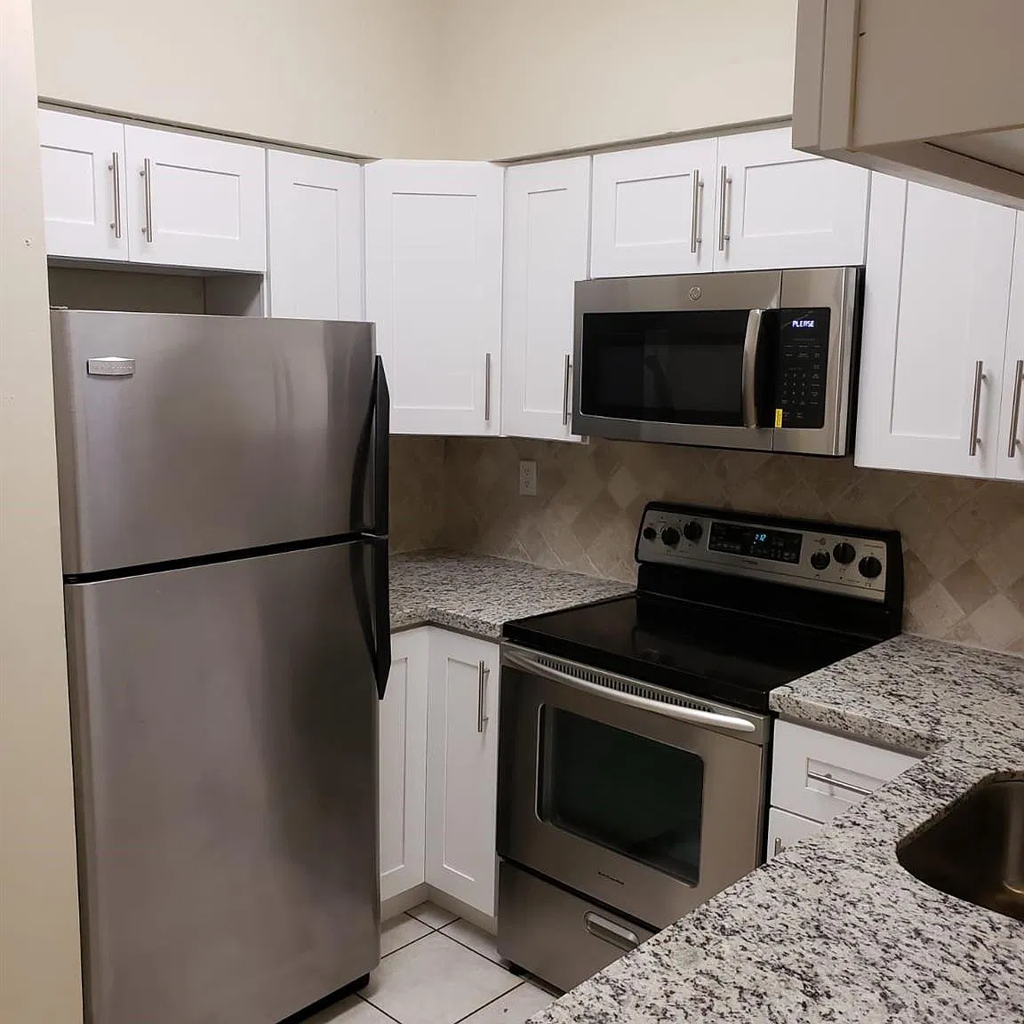 3 bed, 2.0 bath, 1093 sqft, $2,425 — Photo 1