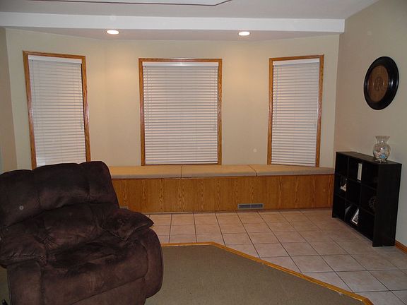4th image of 624 5th St SE