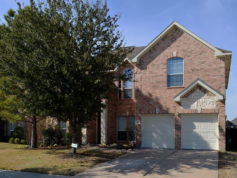 This has a very popular floor plan with 5 bedrooms, office and formal dining and sitting areas.