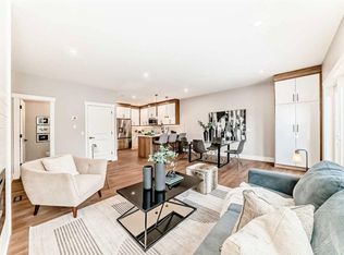 722 S 53rd Ave SW, Calgary, AB T2V 0C3