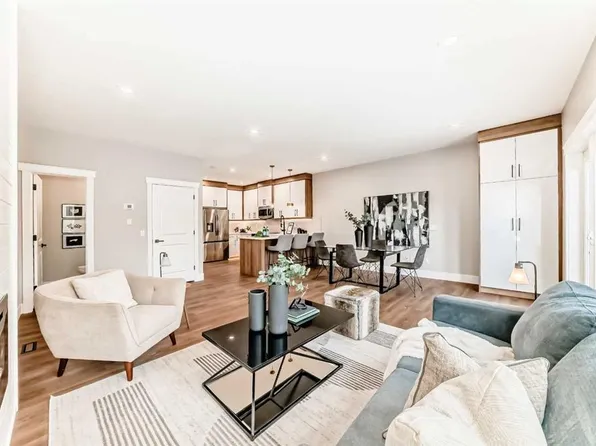 722 S 53rd Ave SW, Calgary, AB T2V 0C3