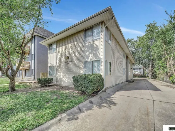 1221 S 22nd St, Lincoln, NE 68502