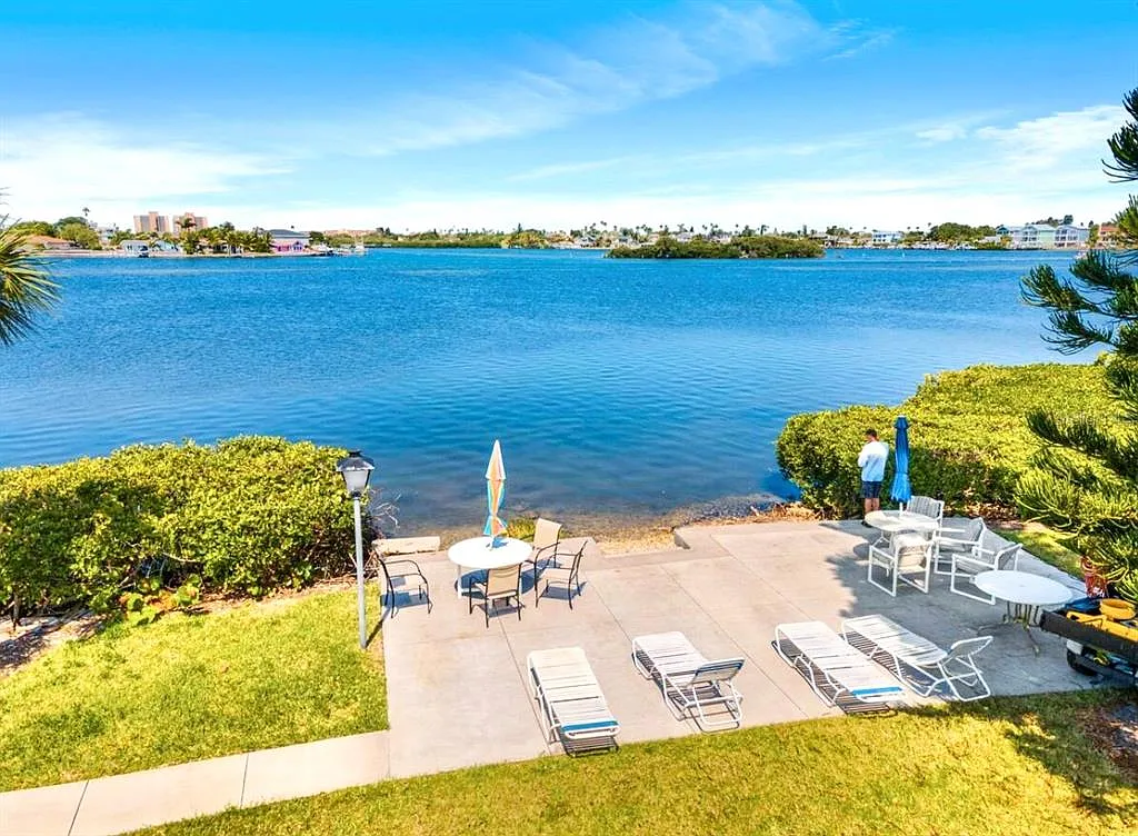 2 bed, 1.0 bath, 872 sqft, $1,600 — Photo 4