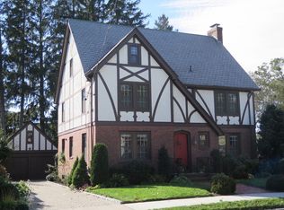 22 Kenilworth Way, Pawtucket, RI 02860