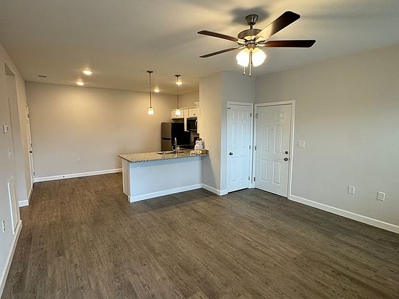 5th image of 313 Hillview Dr #111