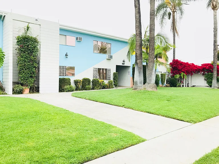 Eden Roc Apartments — Photo 6