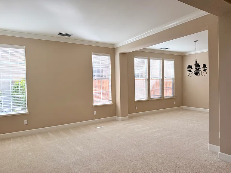 1143 Souza Way — Photo 2