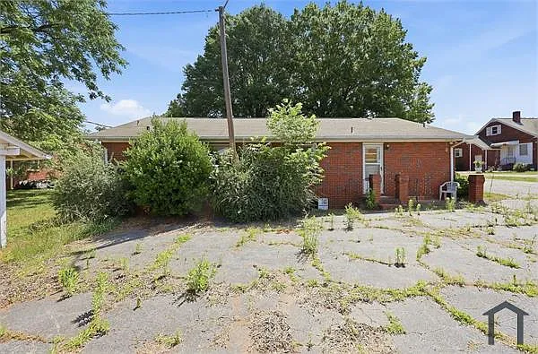 6628 University Pkwy — Photo 1