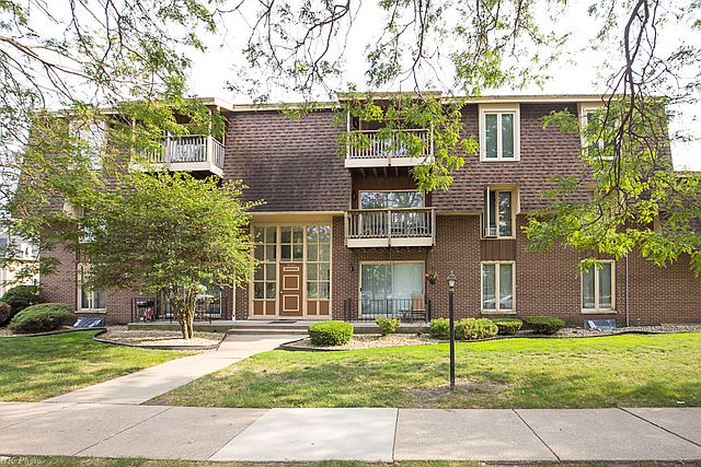 1st image of 5721 W 103rd St APT 301