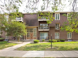 5721 W 103rd St APT 104, Oak Lawn, IL 60453