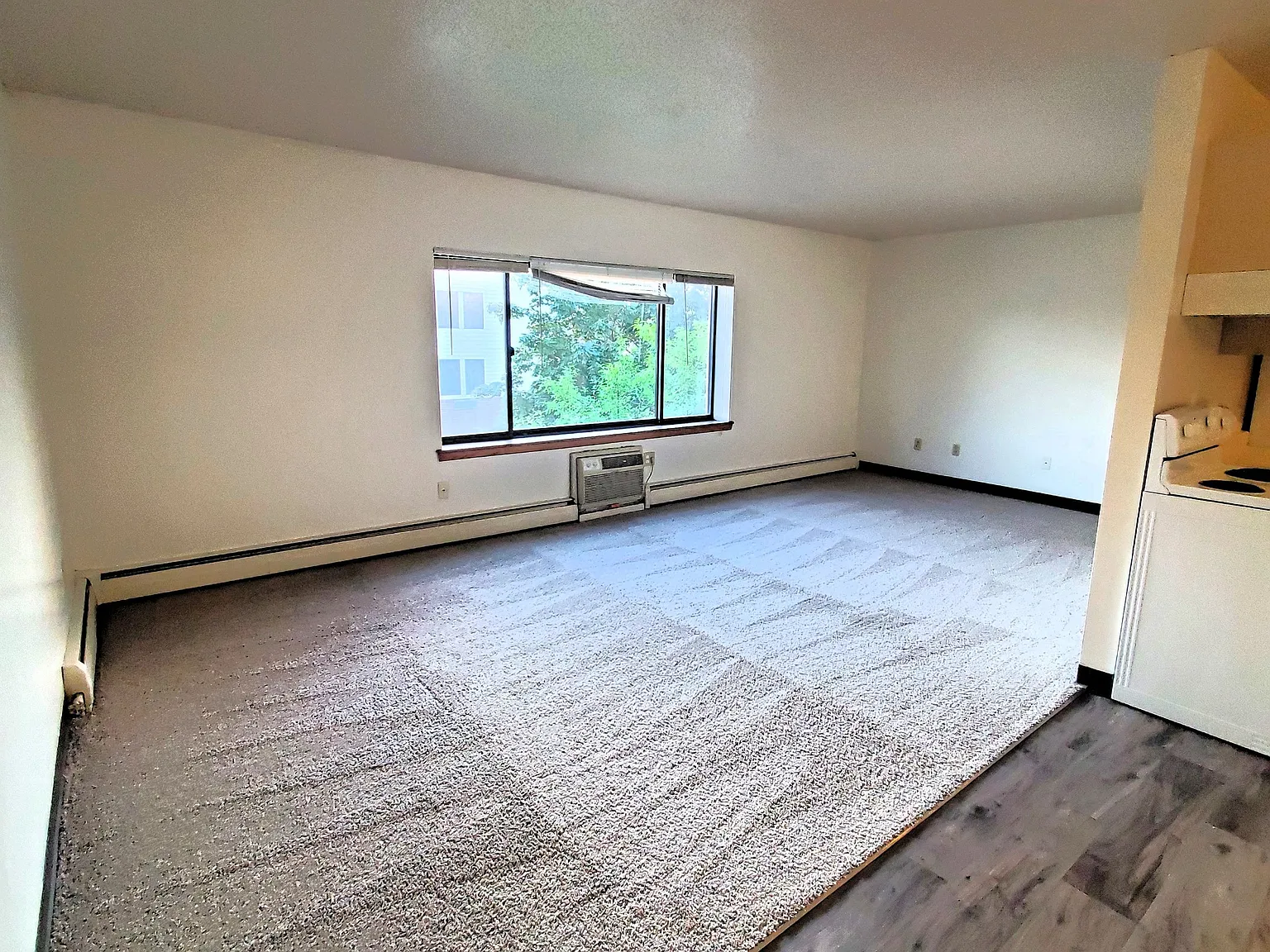 122 Spring St — Photo 3