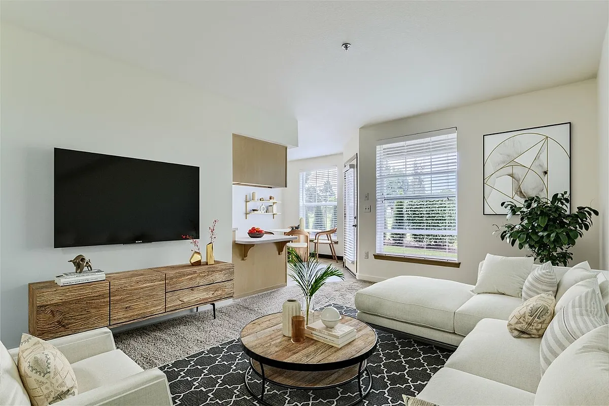 Spacious Living Room - Wy'East Pointe
