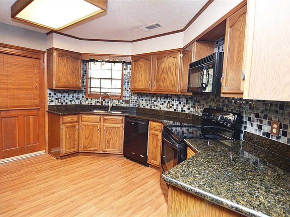 5th image of 206 Angelle Dr