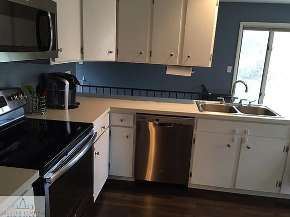 3rd image of 1100 E Blanchette Dr