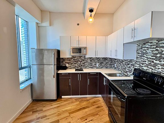 3rd image of 2928 41st Ave APT 1103