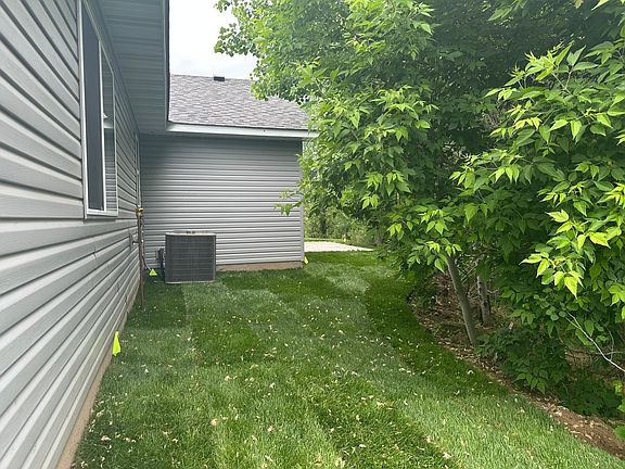 3rd image of 216 8th Ave NE