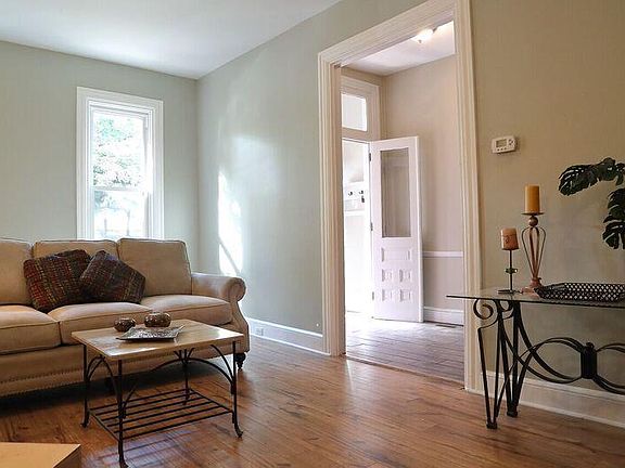 4th image of 217 E Chestnut St
