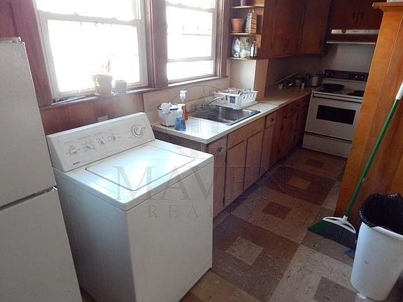 5th image of 72 College Ave #2
