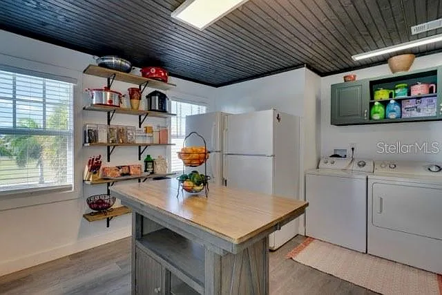 209 W Olympia Ave — Photo 7