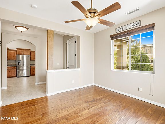 5th image of 346 E Delano Ave