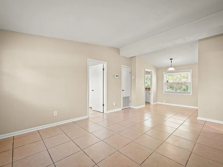 909 Westgate Dr — Photo 5