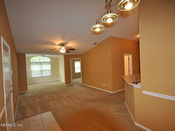 4th image of 13810 N Sutton Park Dr #739