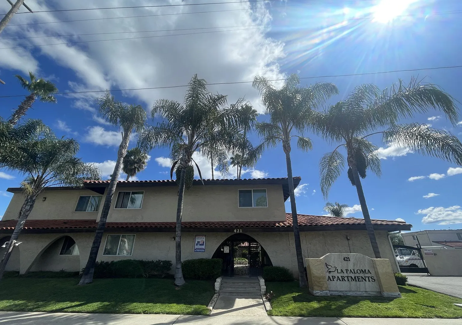La Paloma Apartments — Photo 1